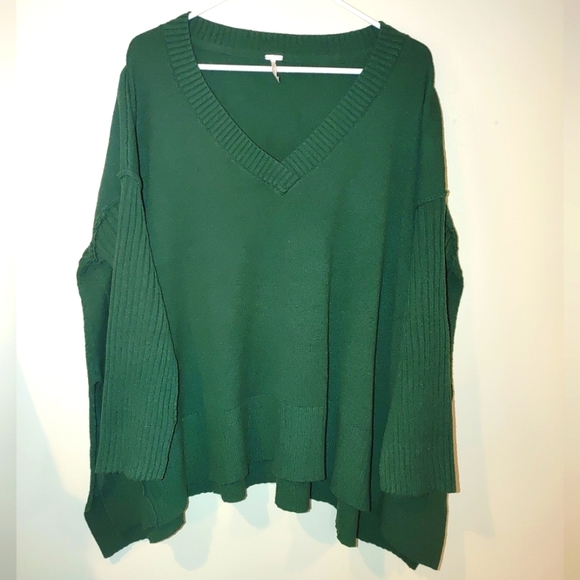 Free People Women's Green V-Neck Sweater, Size M - Picture 1 of 6
